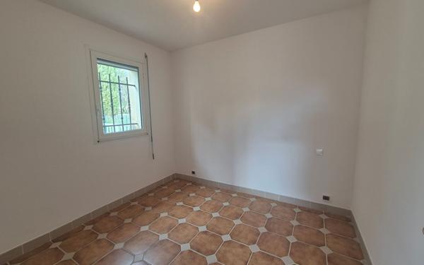 Maison à louer    7 pièces •  Saint-Just-d'Ardèche