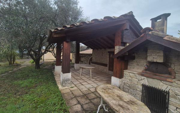 Maison à louer    7 pièces •  Saint-Just-d'Ardèche