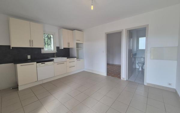 Maison à louer    7 pièces •  Saint-Just-d'Ardèche