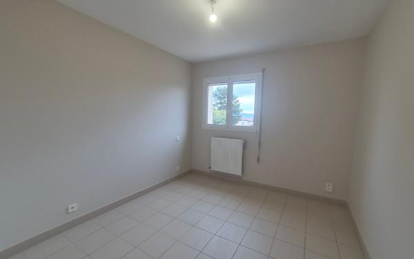 Maison à louer    7 pièces •  Saint-Just-d'Ardèche