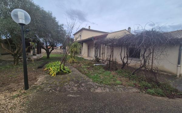 Maison à louer    7 pièces •  Saint-Just-d'Ardèche