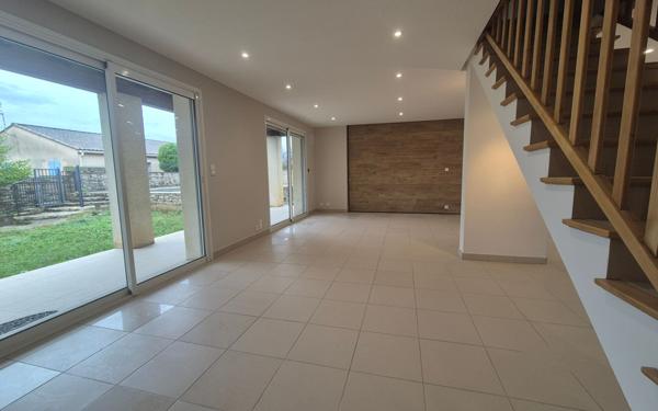 Maison à louer    7 pièces •  Saint-Just-d'Ardèche