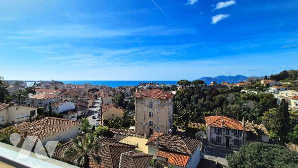 Stanislas / Petit Juas - Studio en dernier étage avec terrasse panoramique et vue face à la mer.