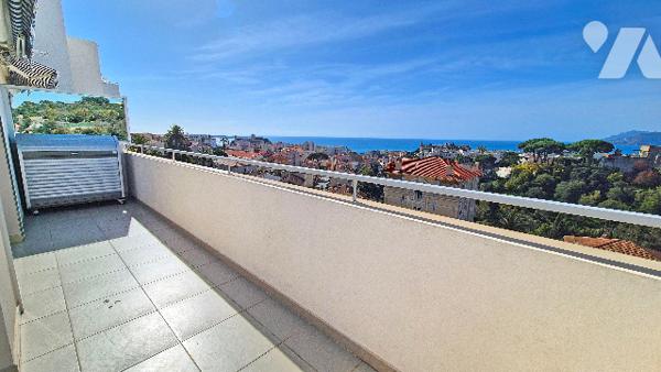 Stanislas / Petit Juas - Studio en dernier étage avec terrasse panoramique et vue face à la mer.