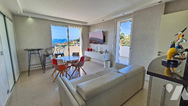 Stanislas / Petit Juas - Studio en dernier étage avec terrasse panoramique et vue face à la mer.