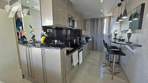 Stanislas / Petit Juas - Studio en dernier étage avec terrasse panoramique et vue face à la mer.