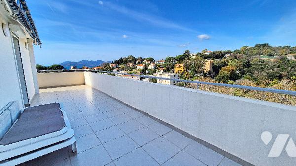 Stanislas / Petit Juas - Studio en dernier étage avec terrasse panoramique et vue face à la mer.