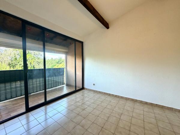 STUDIO CLIMATISÉ AVEC BALCON ET PARKING  AIGUES MORTES