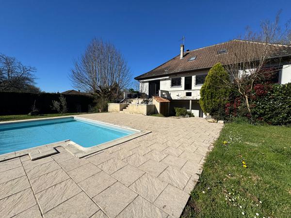 Superbe maison à Razac-sur-l'Isle, type 6, Piscine et Jardin de 1446 m²