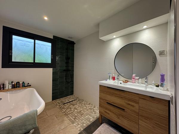 Superbe maison à Razac-sur-l'Isle, type 6, Piscine et Jardin de 1446 m²