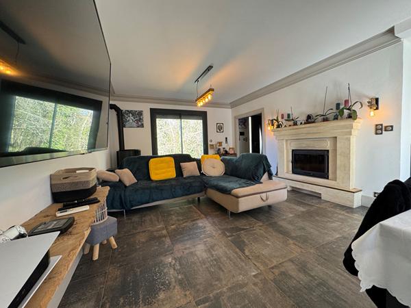 Superbe maison à Razac-sur-l'Isle, type 6, Piscine et Jardin de 1446 m²