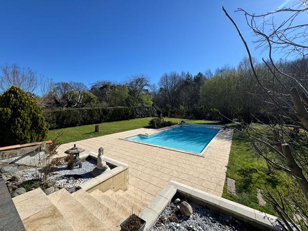 Superbe maison à Razac-sur-l'Isle, type 6, Piscine et Jardin de 1446 m²
