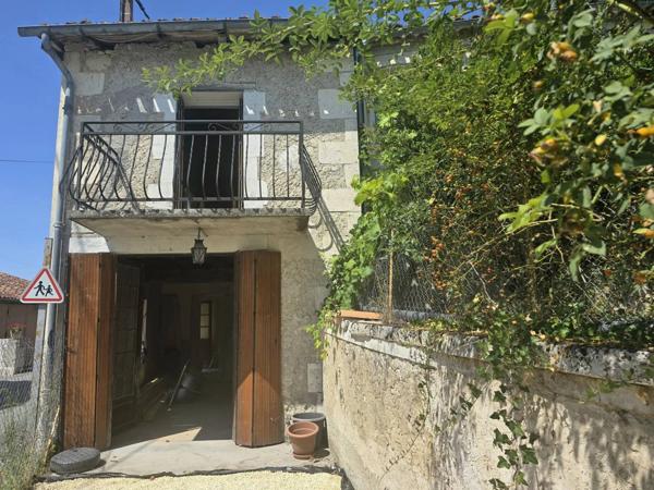 A saisir, Maison de hameau, rénovation entamée