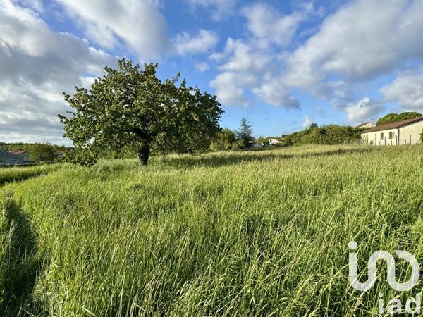 Grange 1 pièce de 90 m² à Luxé (16230)