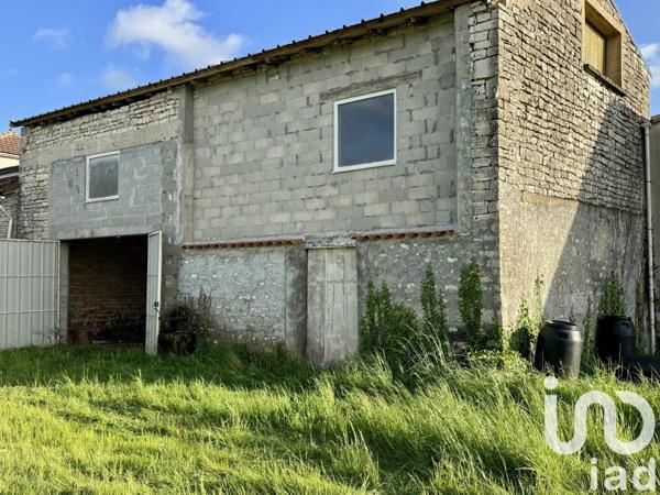 Grange 1 pièce de 90 m² à Luxé (16230)