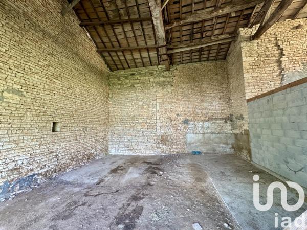 Grange 1 pièce de 90 m² à Luxé (16230)