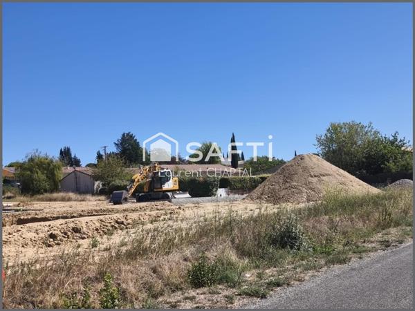 Terrain constructible et viabilisé.