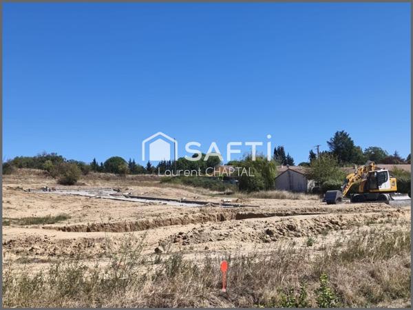 Terrain constructible et viabilisé.