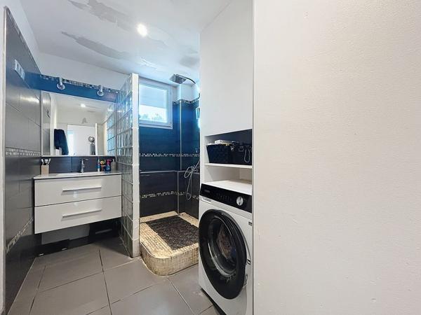 Appartement T3/4 AIX SUD- BALCON VUE DEGAGEE- ASCENSEUR- PLACE PRIVATIVE