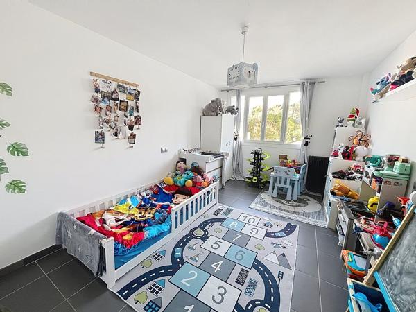 Appartement T3/4 AIX SUD- BALCON VUE DEGAGEE- ASCENSEUR- PLACE PRIVATIVE