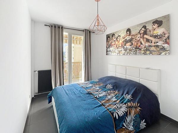 Appartement T3/4 AIX SUD- BALCON VUE DEGAGEE- ASCENSEUR- PLACE PRIVATIVE