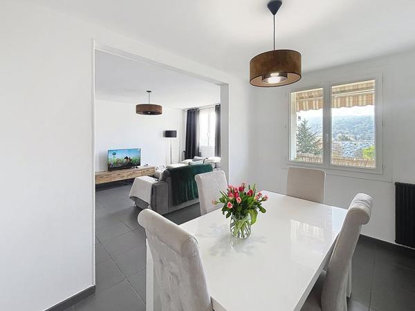 Appartement T3/4 AIX SUD- BALCON VUE DEGAGEE- ASCENSEUR- PLACE PRIVATIVE