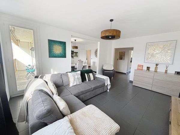 Appartement T3/4 AIX SUD- BALCON VUE DEGAGEE- ASCENSEUR- PLACE PRIVATIVE