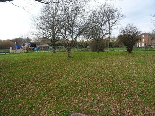 A VERNEUIL SUR VIENNE TERRAIN PLAT AVEC CU DE 800 M²