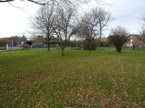 A VERNEUIL SUR VIENNE TERRAIN PLAT AVEC CU DE 800 M²