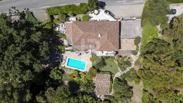 Villa avec vue panoramique à vendre à Saint-Paul-de-Vence – Calme, nature et potentiel