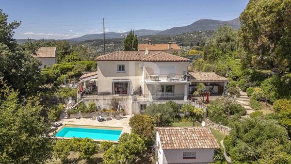Villa avec vue panoramique à vendre à Saint-Paul-de-Vence – Calme, nature et potentiel