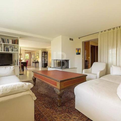 Villa avec vue panoramique à vendre à Saint-Paul-de-Vence – Calme, nature et potentiel