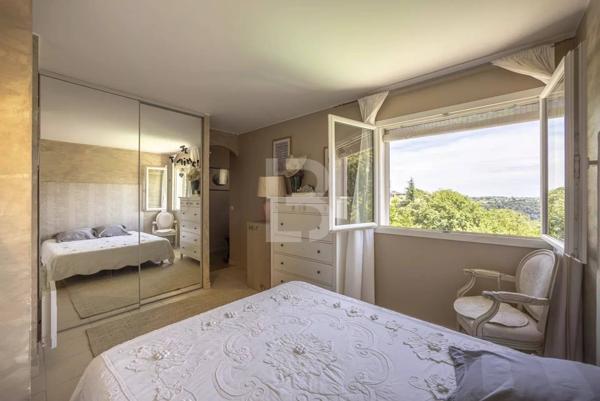 Villa avec vue panoramique à vendre à Saint-Paul-de-Vence – Calme, nature et potentiel