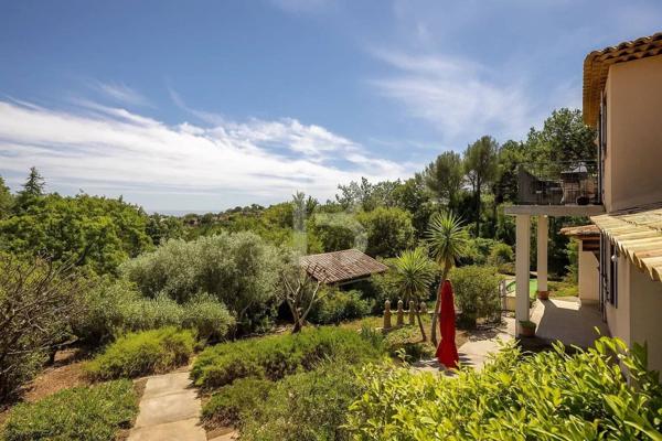 Villa avec vue panoramique à vendre à Saint-Paul-de-Vence – Calme, nature et potentiel