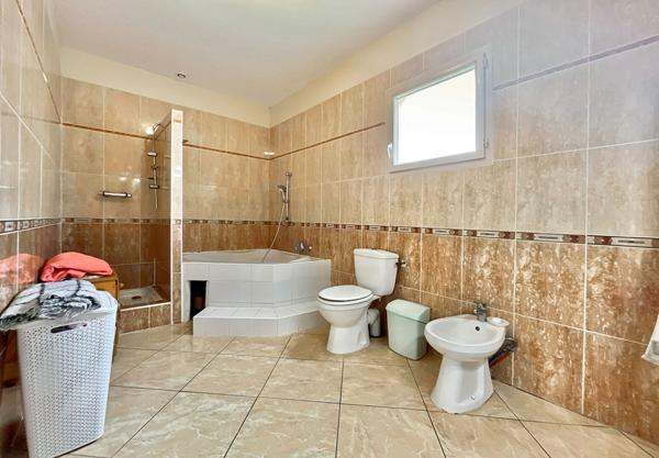 A VENDRE - Grande maison de plain-pied