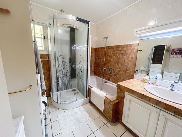 Villa+ Appartement T2 avec jardin quartier calme