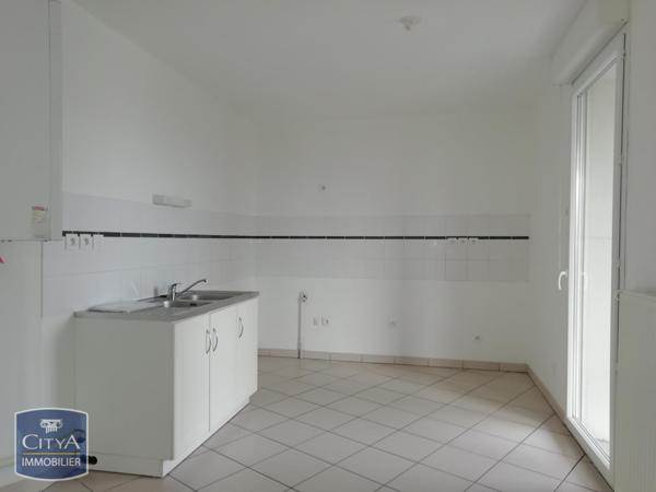 Appartement à louer 4 pièces 80m²