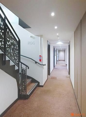 BEL APPARTEMENT MODERNE ET FONCTIONNEL EN REZ DE JARDIN T3 de 53 m² avec son jardin terrasse de 120m²