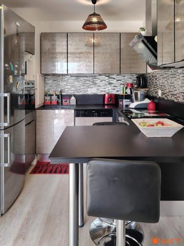 BEL APPARTEMENT MODERNE ET FONCTIONNEL EN REZ DE JARDIN T3 de 53 m² avec son jardin terrasse de 120m²