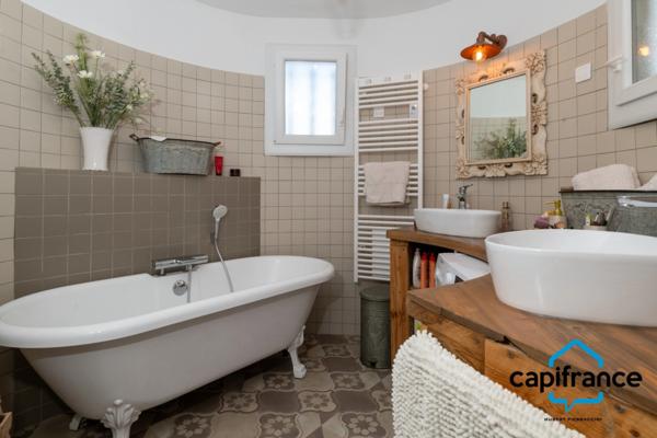 Ollioules: Villa de caractére rénovée de 175m2 sur 726 m2 au calme, 2 appartements T4 de 105 2 et un T2/3 de 70m2 village à pied