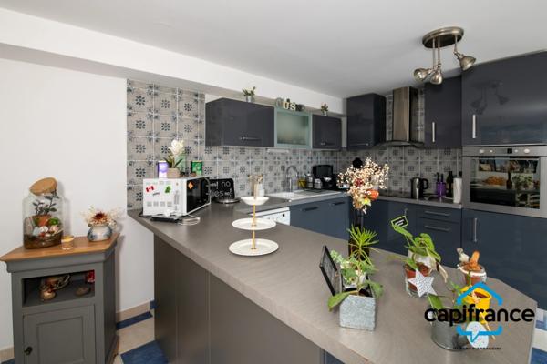 Ollioules: Villa de caractére rénovée de 175m2 sur 726 m2 au calme, 2 appartements T4 de 105 2 et un T2/3 de 70m2 village à pied