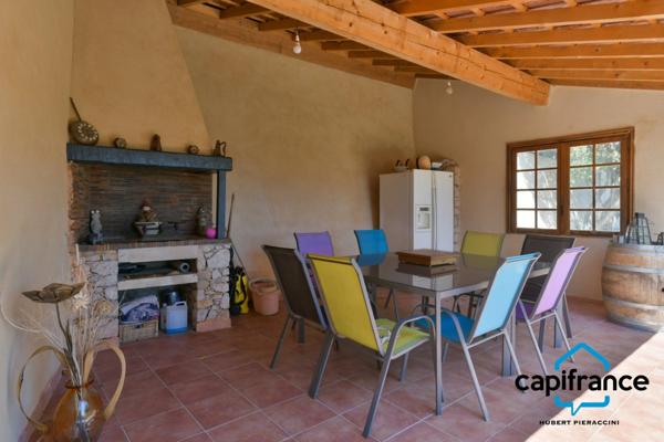 Ollioules: Villa de caractére rénovée de 175m2 sur 726 m2 au calme, 2 appartements T4 de 105 2 et un T2/3 de 70m2 village à pied