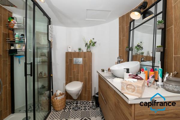 Ollioules: Villa de caractére rénovée de 175m2 sur 726 m2 au calme, 2 appartements T4 de 105 2 et un T2/3 de 70m2 village à pied