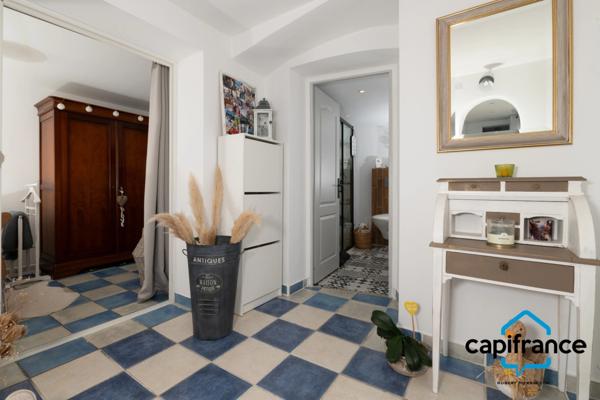 Ollioules: Villa de caractére rénovée de 175m2 sur 726 m2 au calme, 2 appartements T4 de 105 2 et un T2/3 de 70m2 village à pied