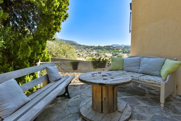 Ollioules: Villa de caractére rénovée de 175m2 sur 726 m2 au calme, 2 appartements T4 de 105 2 et un T2/3 de 70m2 village à pied