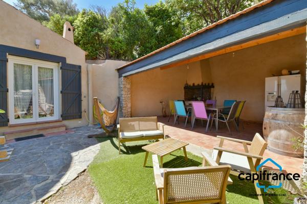 Ollioules: Villa de caractére rénovée de 175m2 sur 726 m2 au calme, 2 appartements T4 de 105 2 et un T2/3 de 70m2 village à pied