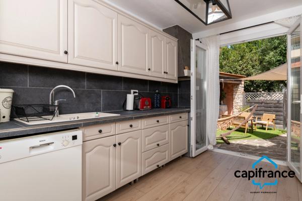 Ollioules: Villa de caractére rénovée de 175m2 sur 726 m2 au calme, 2 appartements T4 de 105 2 et un T2/3 de 70m2 village à pied