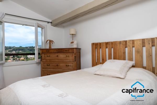 Ollioules: Villa de caractére rénovée de 175m2 sur 726 m2 au calme, 2 appartements T4 de 105 2 et un T2/3 de 70m2 village à pied