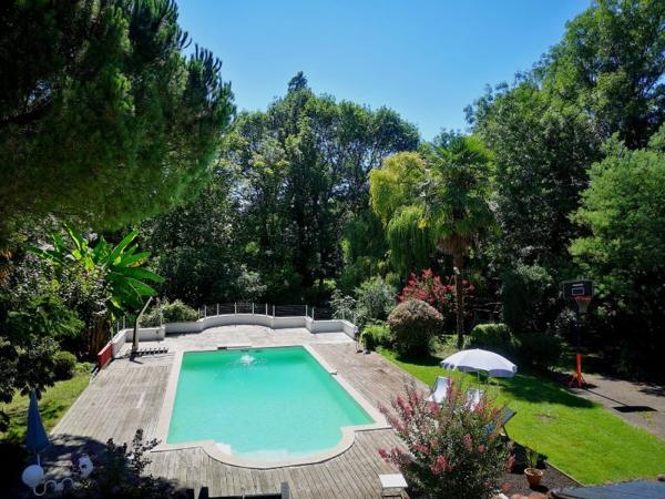 À vendre - Maison ancienne, 16 pièces située à Salies-de-Béarn (64270)