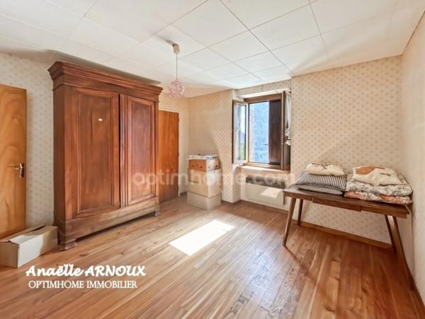 Maison et grange authentique en pierre à rénover